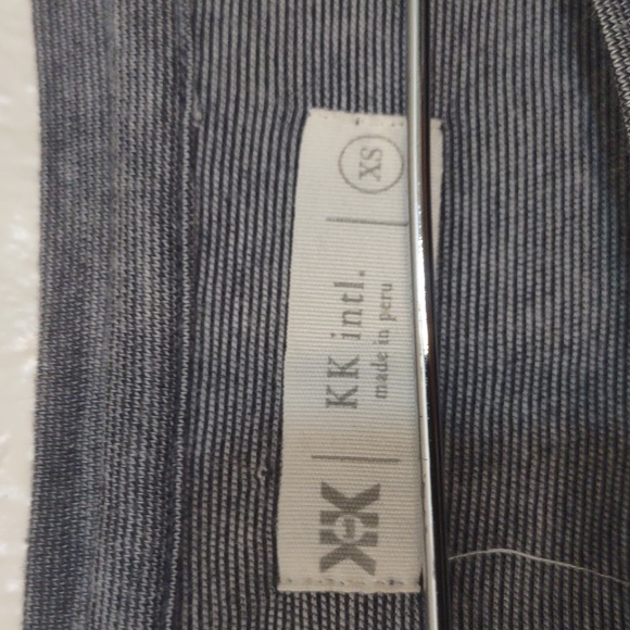 SLIGHTLY USED KK INTL SIZE XS LONG SLEEVE BASIC GRAY TOP LIGHTWEIGHT - Picture 2 of 8